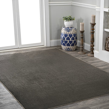 Twyla Classic Solid Low-Pile Machine-Washable Area Rug